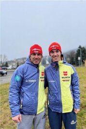 Ein Gesicht, zwei Wege: Die Skisportler René und Tristan Sommerfeldt - 13 Jahre später posieren beide vor der Fichtelbergschanze in ihrem Wohnort in Oberwiesenthal. 