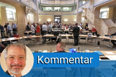 Ein Grund zur Nachdenklichkeit - Sven Krüger im Präsidium der Stadtratssitzung am vergangenen Donnerstag.