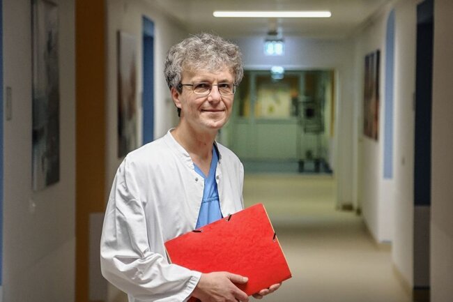 Ein Jahr in der Chemnitzer Kinderklinik: Bauherr, Klinikchef, Kinderarzt - Dr. Axel Hübler ist seit 2015 Chefarzt der Kinderklinik des Klinikums. Er folgte dem Ruf nach Chemnitz als die Klinik in schweren Turbulenzen steckte. 