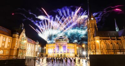 Ein Jahr Kulturhauptstadt-Entscheidung: Was hat sich in Chemnitz getan? - Mit einem Feuerwerk auf dem Theaterplatz feierte Chemnitz am 28. Oktober 2020 die Ernennung zur Kulturhauptstadt Europas 2025.