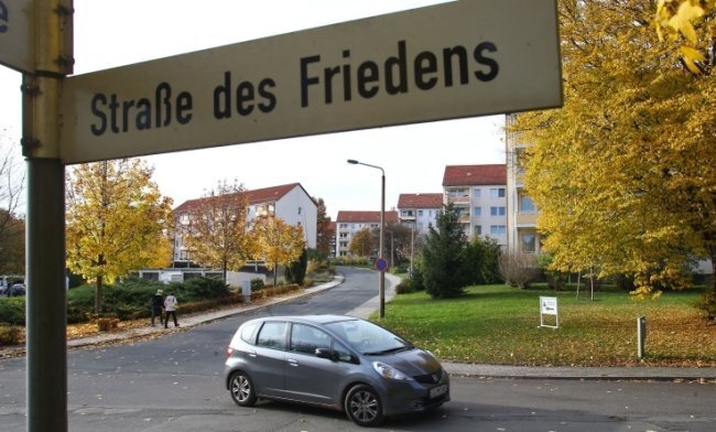  Im Lichtensteiner Wohngebiet an der Straße des Friedens schlug der Täter mehrfach zu.