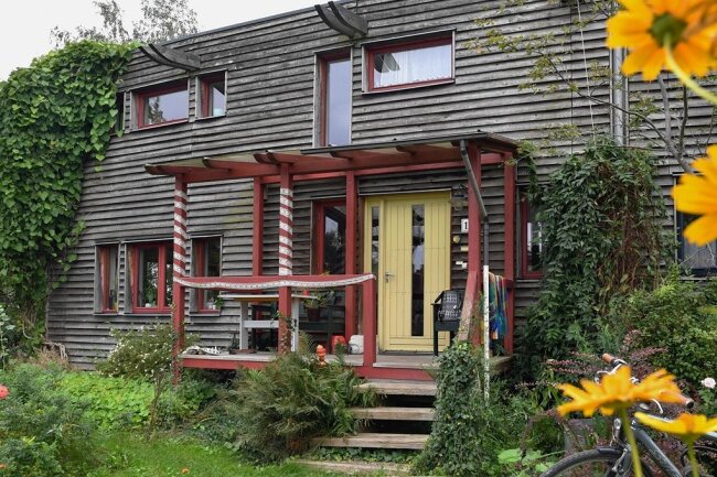 Gedämmt mit Holz: Die Gebäudehülle spielt eine wichtige Rolle bei der Klimabilanz eines Hauses. 