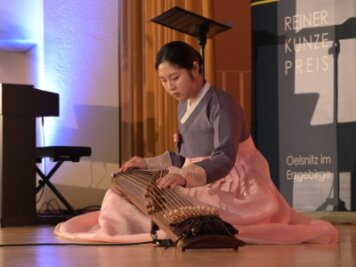 Ein Leben für die Poesie - Ju Hee Kim (Foto) sorgte ebenso wie Su Yeon Hilbert und Sujin Lee für die ausgezeichnete musikalische Umrahmung der Preisverleihung.
