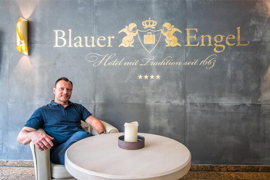 Ein Michelin-Stern über dem Erzgebirge: Die Region freut sich über Benjamin Ungers Coup - Darf sich nach seinem Erfolg auch mal entspannt zurücklehnen: Benjamin Unger vom Hotel Blauer Engel.