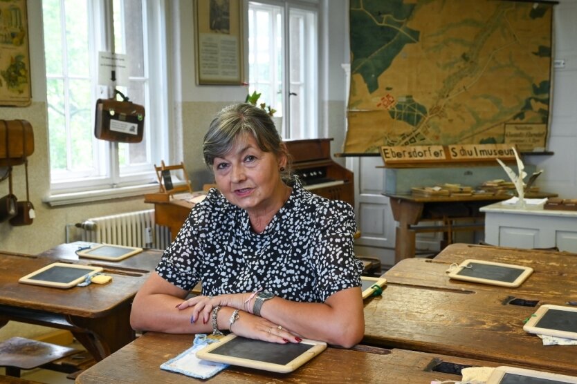Birgit Raddatz ist die Chefin des Chemnitzer Schulmuseums in Ebersdorf. Dort wird in einem Raum wie vor gut 100 Jahren unterrichtet.