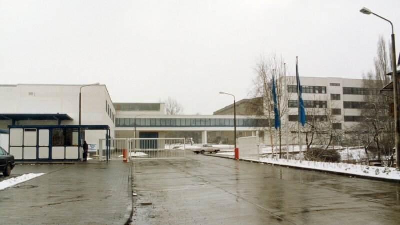 Ein Neubau als Mitgift -  So sah der noch in DDR-Zeiten geplante Neubau im Winter 1990 aus. Er wurde 1991 fertig. 