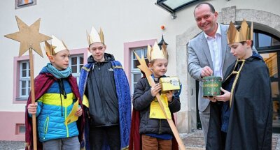 Ein neuer Segen für das Rathaus - Sternsinger der katholischen Kirchgemeinde St. Marien.