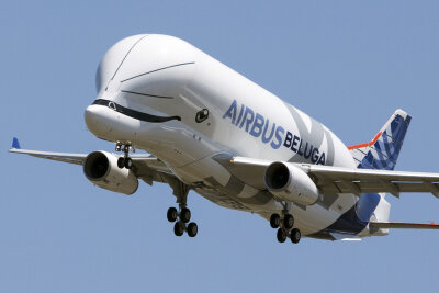 Ein neuer Wal am Himmel: Airbus-Transporter BelugaXL hebt erstmals ab - Der Airbus BelugaXL bereitet sich nach seinem Jungfernflug auf die Landung auf dem Flughafen Toulouse-Blagnac vor.