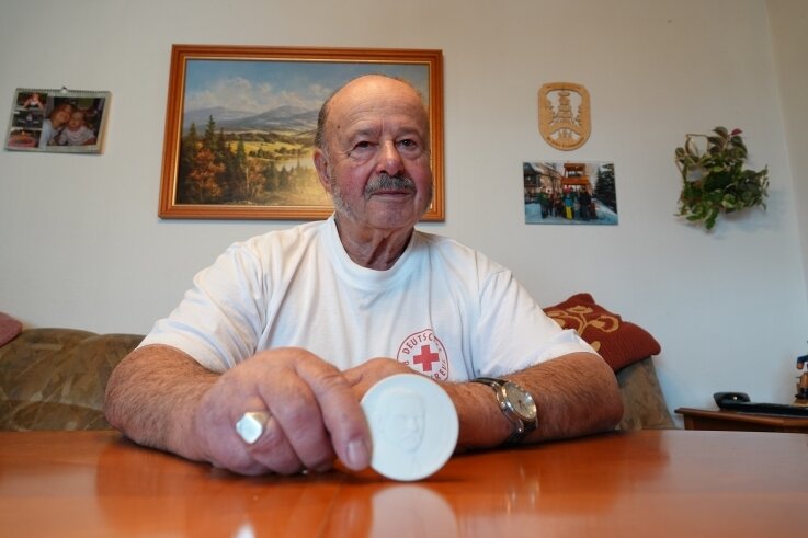 Ein Rotkreuzler mit Leib und Seele - Klaus Schwabe ist seit wenigen Tagen Träger der Annenmedaille für bürgerschaftliches Engagement. 