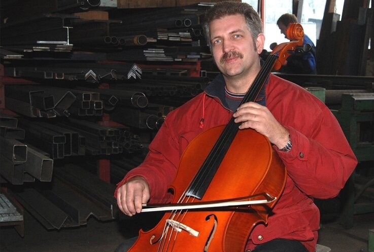 Cellist Fred Schlötzer