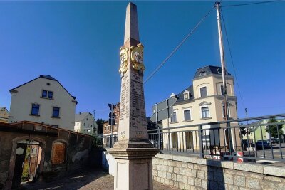 Ein Schmuckstück für Zschopaus Stadteingang: Postsäule oder Schrottkunst? - Die Postdistanzsäule am Schillerplatz in Zschopau ist die Nachbildung einer Säule aus dem Jahr 1727. 