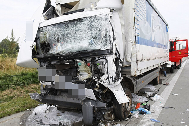 Bei einem Auffahrunfall auf der Autobahn 72 nahe der Anschlussstelle Stollberg-Nord ist ein Lkw-Fahrer am Dienstag schwer verletzt worden. 