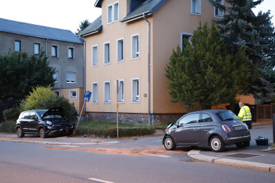 Ein Schwerverletzter nach Unfall in Grüna - Am frühen Donnerstagmorgen kam es in Grüna zu einem Unfall zwischen zwei Pkw.