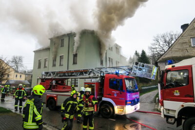 Ein Toter nach Wohnungsbrand in Lauter-Bernsbach - 