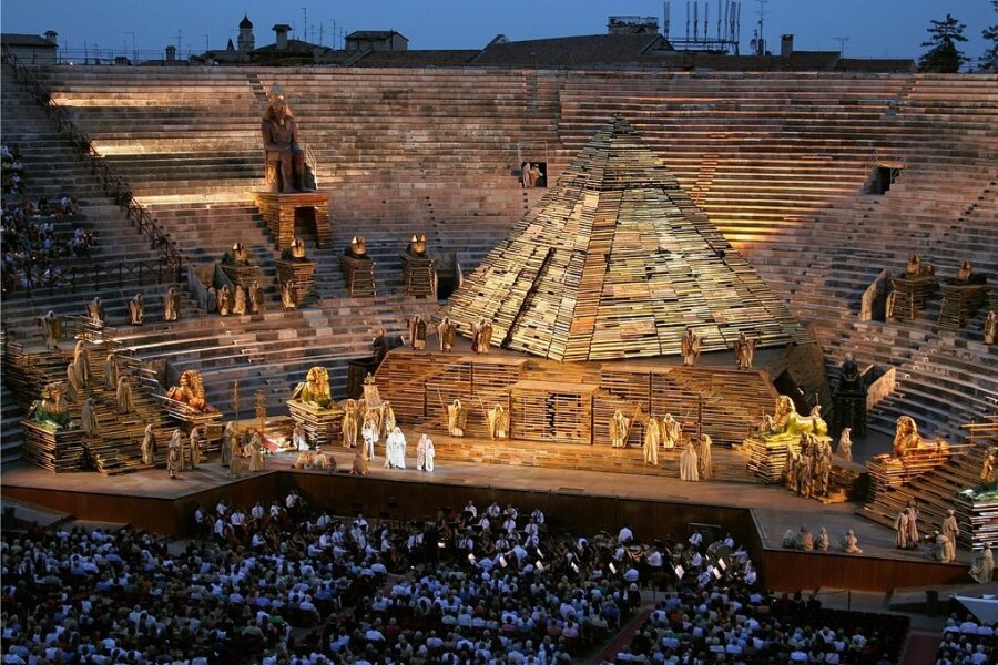 Die Popularität von "Aida" ließ nie nach: Die Oper wird beispielsweise regelmäßig bei den Festspielen von Verona aufgeführt. 
