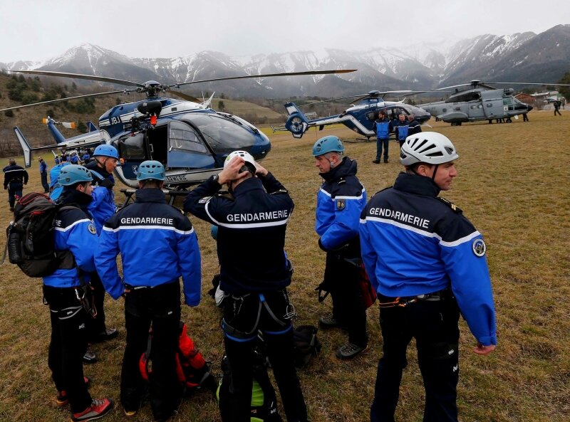 Ein Trümmerfeld in den Bergen - Die Bergung in einem schwer zugänglichen Berggebiet: Die Gendarmerie hat neun Helikopter in die Unglücksregion gebracht.