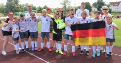 Ein Turnier nur mit Gewinnern - Der Nachwuchs des SV Union Milkau spielte bei der Mini-WM in Frankenberg für die deutschen Farben. In der Vorrunde blieb die Truppe verlustpunktfrei. Am Ende reichte es für die E-Junioren zu Platz 8. 