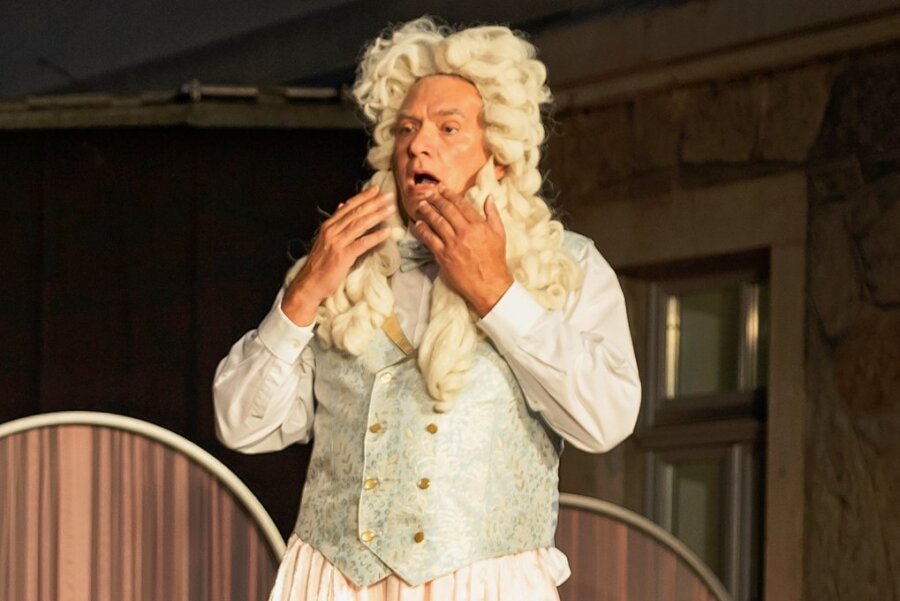 Ein Urgestein geht: Schauspieler Michael Schramm verlässt das Theater Plauen-Zwickau - Michael Schramm in einer Szene des Molière-Stücks "Der Geizige". 
