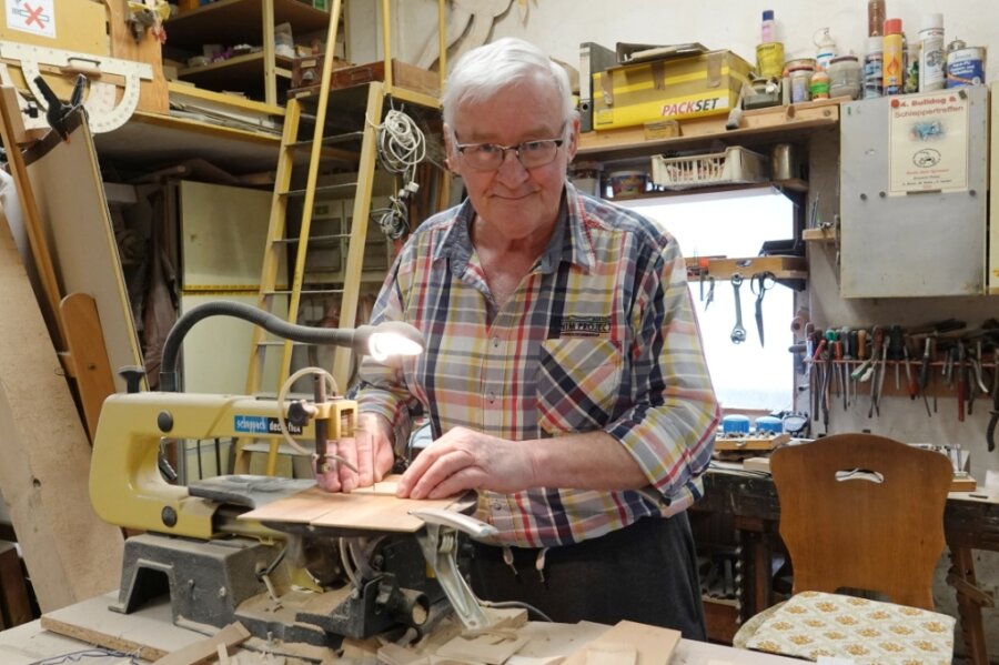 Ein Vielauer lebt seinen Traum vom Holz - In seiner urigen Werkstatt ist Andreas Kunz in seinem Element. Wenn er es gesundheitlich schafft, erledigt er ab und an auch noch kleinere Aufträge für Privatleute. 