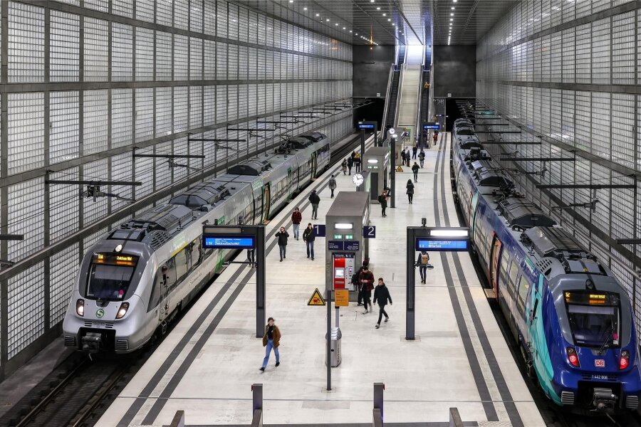 Ein zweiter Citytunnel für Leipzig: Stadt will Realisierungschancen ausloten - Zwei S-Bahnen stehen in der Station Wilhelm-Leuschner-Platz im Citytunnel. Am 15. Dezember 2013 ging der Tunnel in Betrieb.