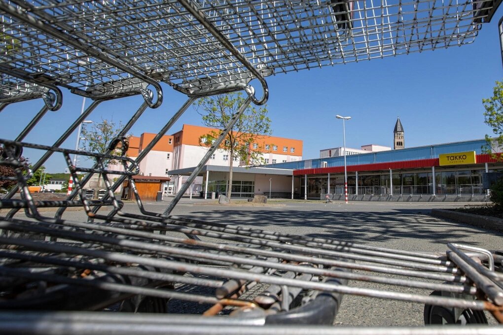 Einbrecher bedienen sich zwei Tage hintereinander in einem Imbiss an