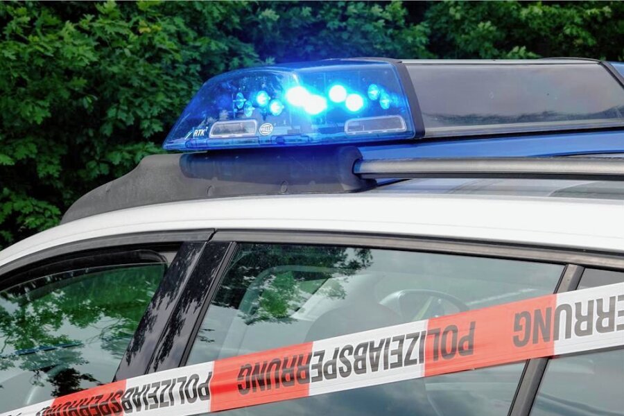 Einbrecher machen in Klingenthal ungewöhnliche Beute - Polizeieinsatz in Klingenthal: Einbrecher hatten ein Firmengelände an der Falkensteiner Straße heimgesucht.