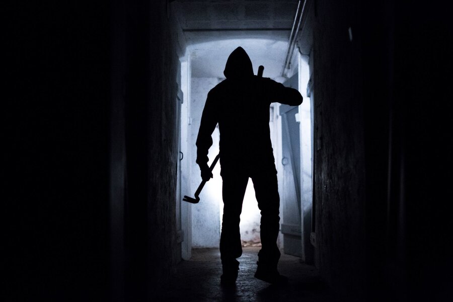 Einbruchschutz: Auch Nebeneingänge richtig sichern - Liegt oft etwas versteckt und kann ein guter Einstiegsort für Einbrecher sein: der Kellereingang.