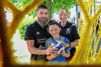 Eine handballverrückte Familie aus Glauchau, die jeder kennt - Oliver, Antje und Sohn Ole Pflug sind eng mit dem HC Glauchau/Meerane verbunden. 