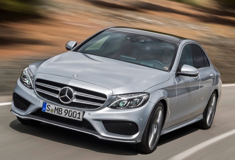 Eine Klasse aufgestiegen - Die neue C-Klasse von Mercedes rollt seit Mitte März über Deutschlands Straßen. 