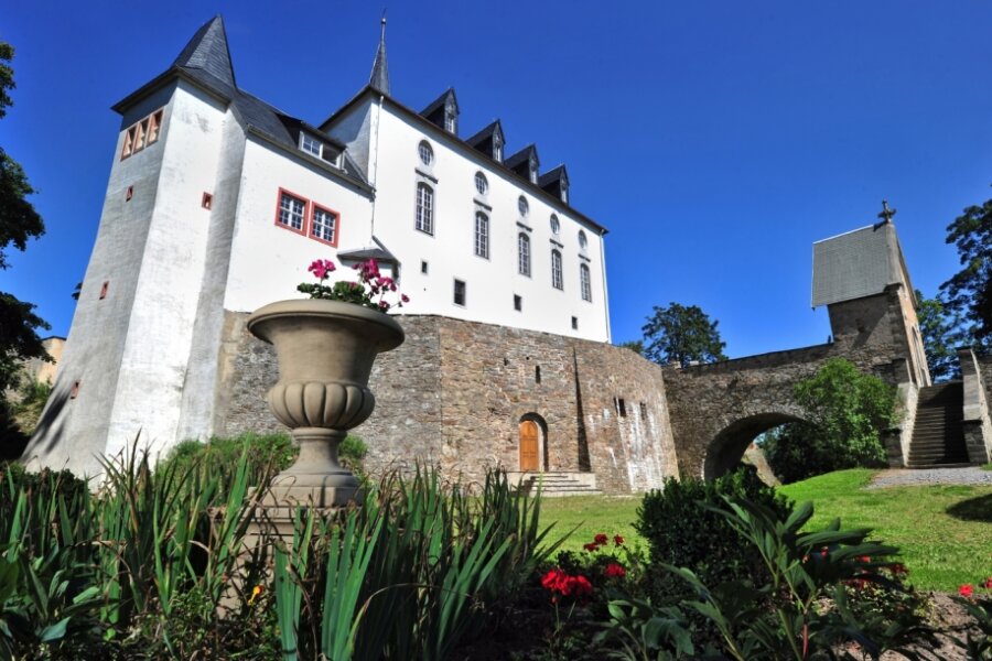 Eine Liste fürs neue Gemeindeoberhaupt - Das Schloss Purschenstein gilt als Wahrzeichen von Neuhausen. Einst gehörte es der Gemeinde, konnte aber verkauft werden. Heute befindet sich darin ein Hotel.