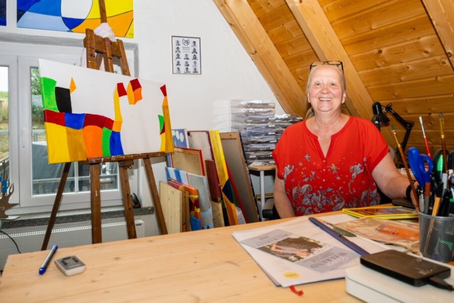 Eine Professorin auf der Suche nach dem Glück - Raum für Ideen: Tamara Huhle im Dachatelier in ihrem Haus in Schönborn-Dreiwerden.