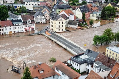 Eine schwere Entscheidung und die Flut von Penig - Hochwasser am 3. Juni 2013: Der Blick vom Turm der Stadtkirche Penig zeigt die Situation. 