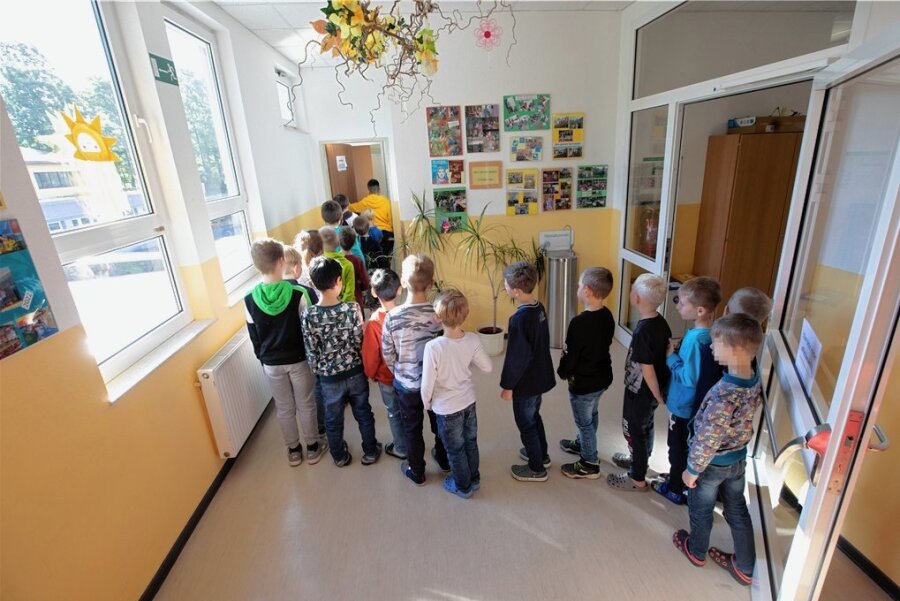 Eine Toilette für 30 Personen: Ärger in Plauener Förderschule - Wer mal muss, reiht sich an der Käthe-Kollwitz-Schule oft in eine Schlange vor der Toilette ein.