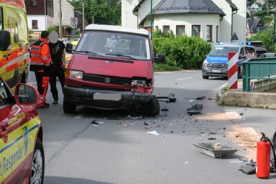Eine verletzte Person bei Autounfall in Bockau - Bei einem Unfall zwischen zwei Fahrzeugen am Dienstag in Bockau ist eine Person verletzt worden.