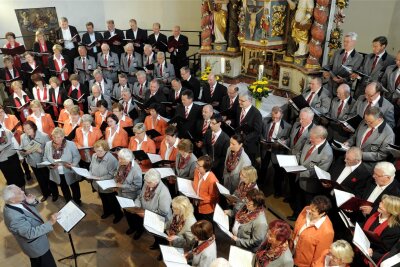 Eine Woche lang: Chemnitzer Chöre laden Einsteiger ein - Viel Übung für den großen Auftritt: Vier Chöre beim Konzert in der Burgstädter Stadtkirche.