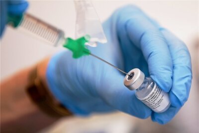 Eine Woche nach dem Impfstart in Deutschland: Wo es ruckelt und warum - Die Impfungen gegen Sars-CoV-2 sind angelaufen. In Deutschland bekamen bis Sonntag mindestens 188.500 Menschen ihre erste Injektion. Aber warum geht das nicht schneller?