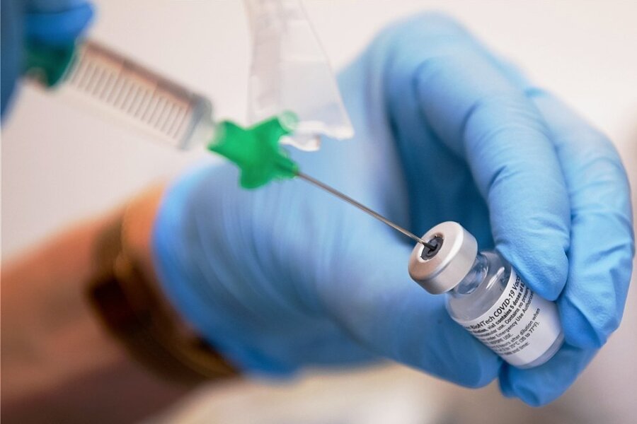 Die Impfungen gegen Sars-CoV-2 sind angelaufen. In Deutschland bekamen bis Sonntag mindestens 188.500 Menschen ihre erste Injektion. Aber warum geht das nicht schneller?