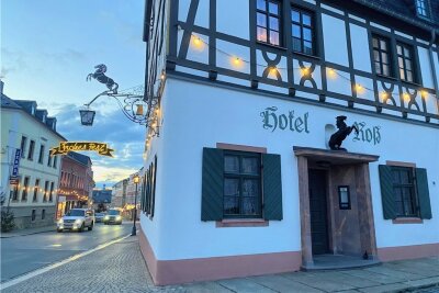 Eines der ältesten Gasthäuser Sachsens: Sechs Interessenten wollen Pächter im "Roß" werden - Für das Hotel "Roß" am Markt in Zwönitz wird ein neue Pächter gesucht, der einen Restaurantbetrieb anbietet.