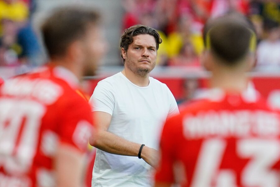 Einflussnahme im Abstiegskampf? Terzic verteidigt sich - 0:3-Niederlage bei Mainz: An der Dortmunder Aufstellung hat es laut Edin Terzic nicht gelegen.