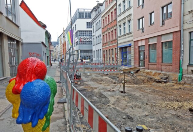 Die Zwickauer Marienstraße - bisher ein Sorgenkind in der Innenstadt - wird derzeit in einem ersten Teilabschnitt komplett neu gestaltet. 