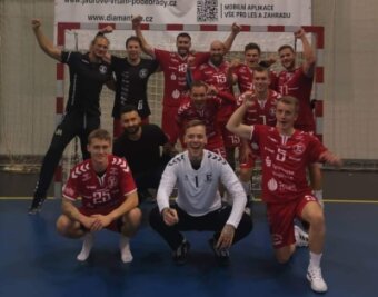 Einheit international erfolgreich - So sehen Sieger aus: Der HC Einheit Plauen hat ein Vorbereitungsturnier im tschechischen Strakonice gewonnen. 