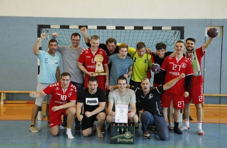 Einheit Plauen II weiß zu überzeugen - Die Mannschaft des HC Einheit Plauen II gewann am Sonntag den Pokal des Klingenthaler Oberbürgermeisters.