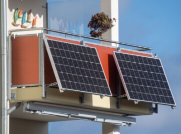 Einigung auf Solarpaket - das steckt drin - Mit Solarpaneelen am Balkon kann man eigenen Strom erzeugen.