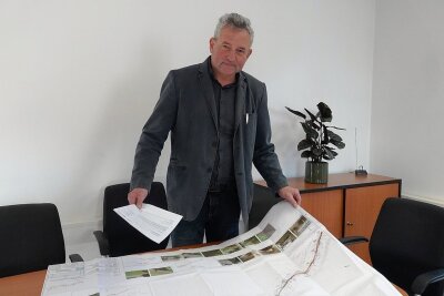 Einigung im Mülsener Straßenstreit - Bürgermeister Michael Franke hält endlich einen Vertrag mit dem Freistaat in den Händen. Jetzt kann er den Straßenbau angehen. 