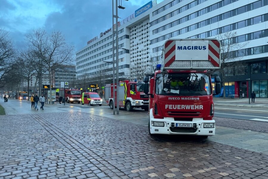 Einkaufszentrum Galerie Roter Turm in Chemnitz evakuiert - 