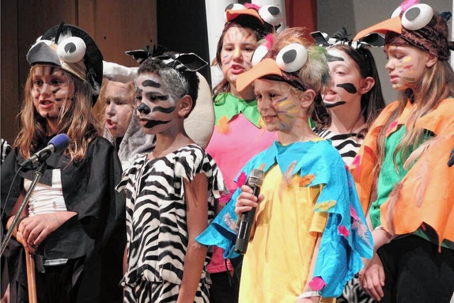 Einmalig: 70 Kindern in tierischen Kostümen wollen mit Liedern, Tanz und Schauspiel das Publikum in Werdau begeistern - Die Besucher von „Kwela Kwela“ erwartet in der Stadthalle Werdau ein wahrhaft tierisches Musical. Premiere ist am Sonntag.