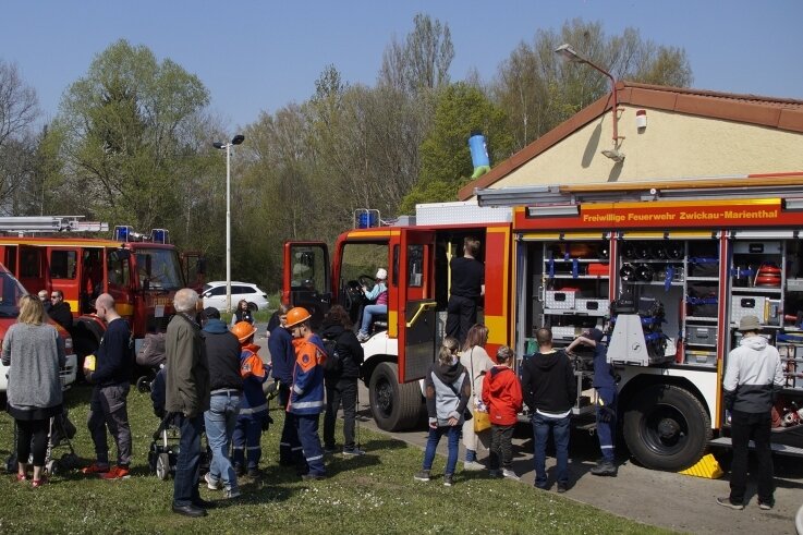 Einsatzbereitschaft trotz Straßenbaus gesichert - Einblicke in die Arbeit der Freiwilligen Feuerwehr Marienthal gab es am Sonntag beim Tag der offenen Tür. 