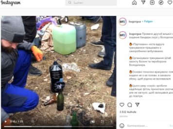 Einwohner rüsten sich für den Krieg - Ein Video auf Instagram zeigt Zivilisten beim Anfertigen von Molotow-Cocktails und weiteren Sprengsätzen.