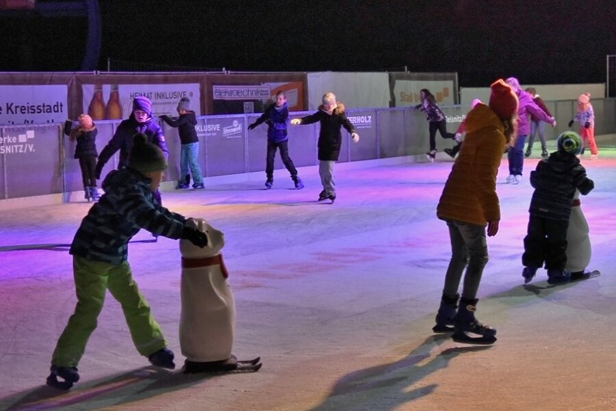 Eisbahn bleibt für Kinder und Jugendliche geöffnet - 