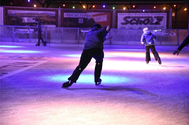 Eisbahn-Saison im Oelsnitzer Elstergarten startet so früh wie nie - Mittlerweile eine feste Größe: Die Eisbahn im Oelsnitzer Elstergarten.
